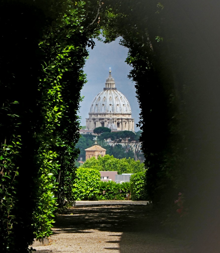 Keyhole view of St Peter's from the Order of Malta in Rome - BoomerVoice